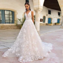 Robe De Mariée Princesse Col En V