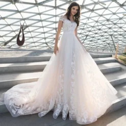 Robe De Mariée Princesse Avec Manches Courtes