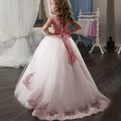 Robe De Princesse Avec Traine Pour Petite Fille